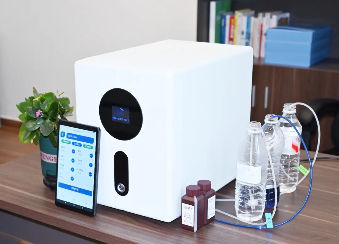 他用23年通信经验，做了一台不用校准的测水仪